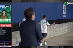 无缘卫冕！梅西赛后低头离开球场，摆了摆手似乎婉拒了记者采访